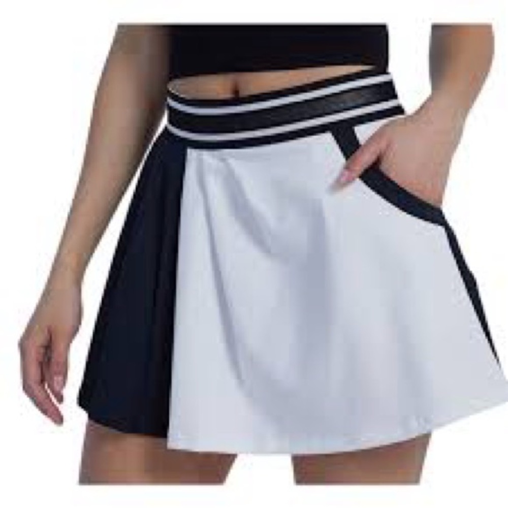 NEW!! Women’s FP Movement tennis skirt colorblock two toned black/white size L